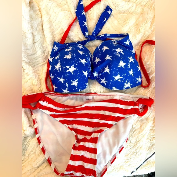 🥳🥳 HOST PICK 🥳🥳 Xhilaration American Flag Bikini Set L new with liner no tag - Picture 2 of 6